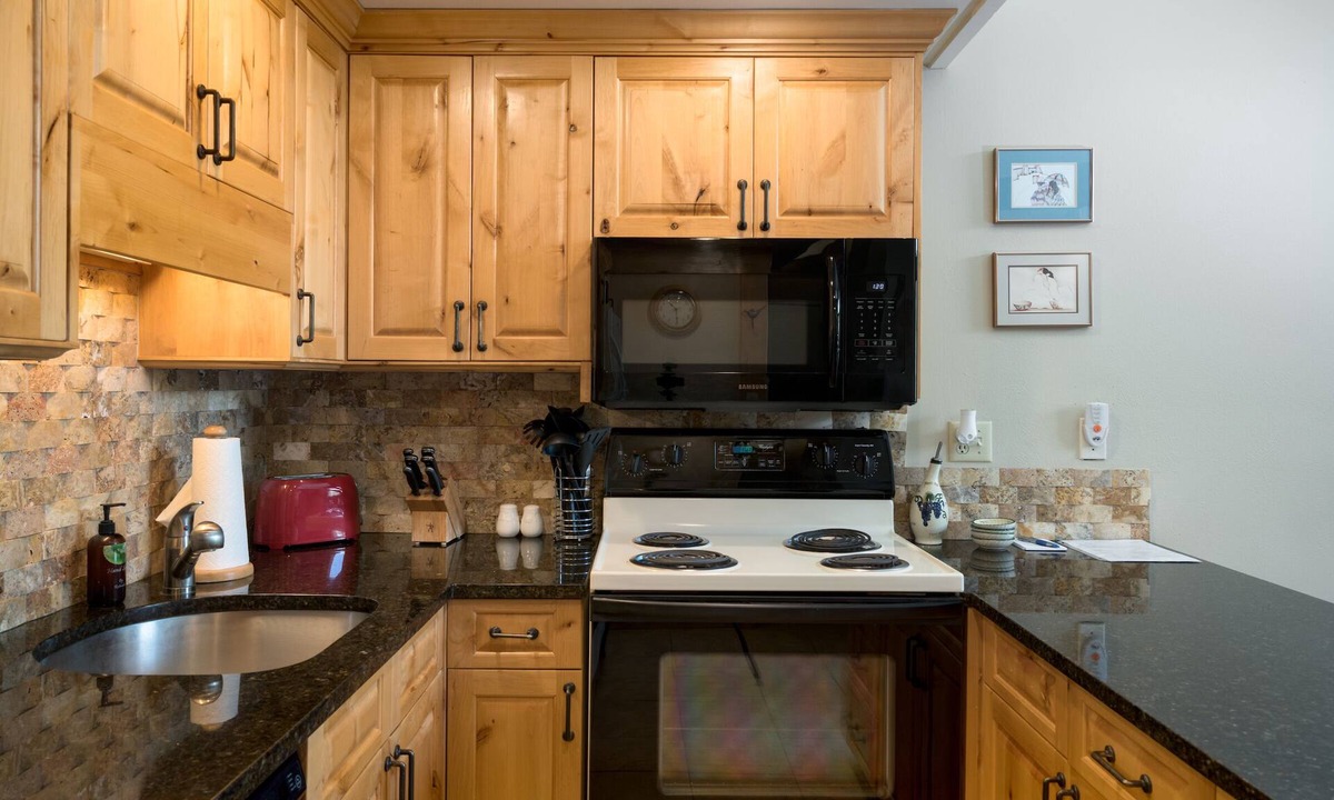 Steamboat Springs Condo | Ski-In/-Out Condo w/Vaulted Ceilings and Mt Charm!