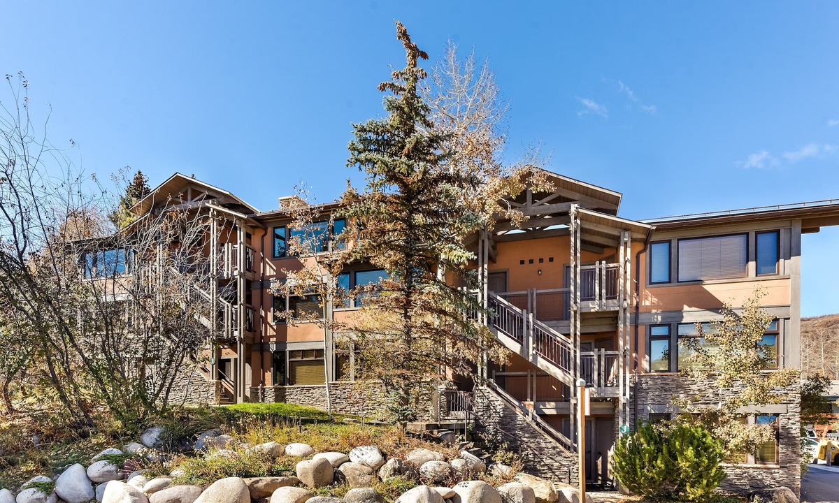 Snowmass Village Condo | Ski in/out Condo with pool & 2 hot tubs - great location above the Snowmass Mall