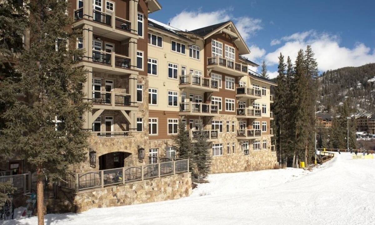 River Run Condo | Ski in & ski out 3BR Lone Eagle w/- stunning views & great amenities!