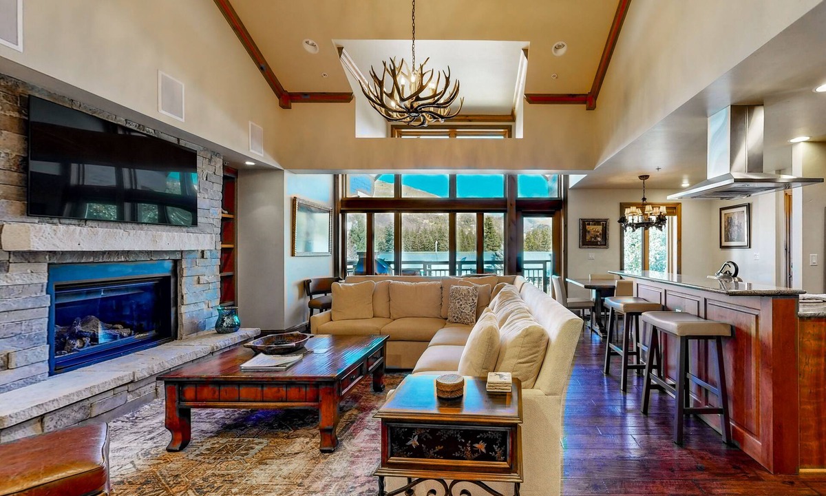 Vail Condo | Ski-in/ski-out condo w/balcony, fireplace, fast WiFi, W/D & shared pool/hot tub