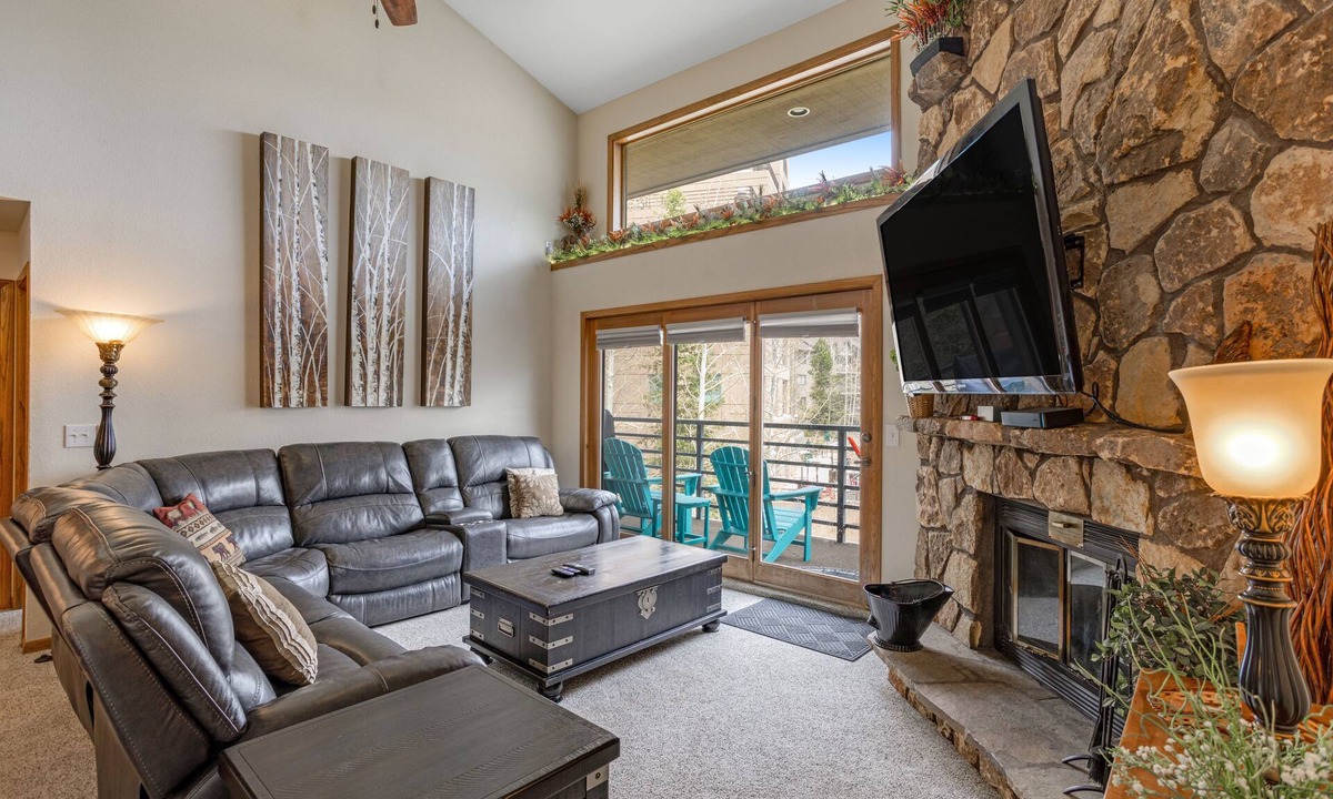 Mountain House Condo | Ski-in/ski-out home with pool, hot tub, sauna, washer/dryer, & private balcony