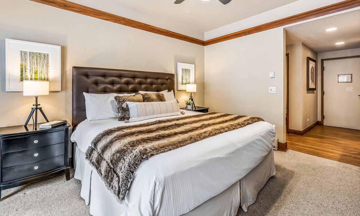 Beaver Creek Condo | Ski-out suite with pools, hot tubs, spa, on-site dining, patio & mountain view