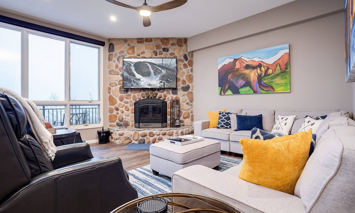 Steamboat Springs Condo | SL300 | Modern Penthouse | Views | Winter Shuttle | Hot Tub | 100 Yds to Lift