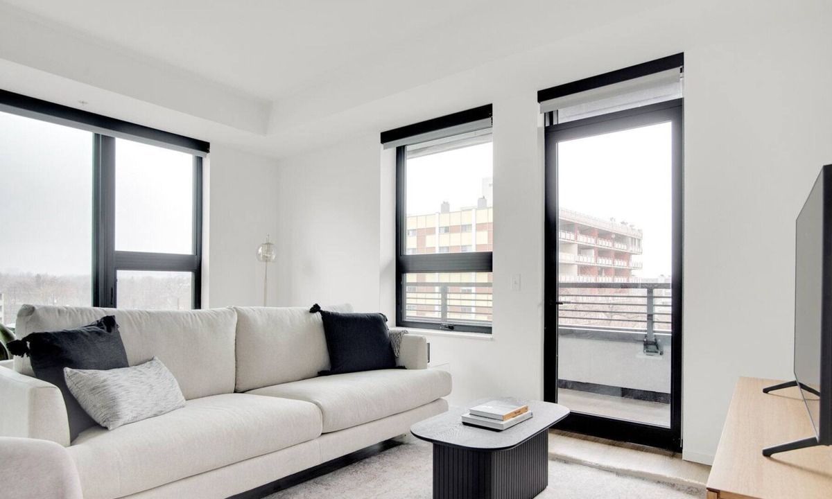 Congress Park Apartment | Sleek Congress Park 2BR w/ Gym & Pool, near shops & dining, by Blueground