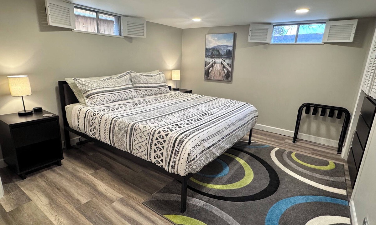 Sloan Lake Apartment | Sloan’s Lake ★ King Bed ★ Off-Street Parking ★ Private Entrance ★ Near Stadium