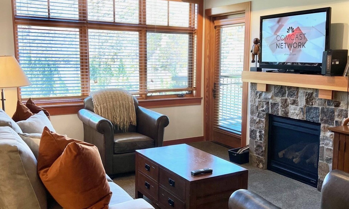 Snowmass Village Condo | Snowmass Capitol Peak Lodge- just 50 ft. to Elk camp gondola & dining