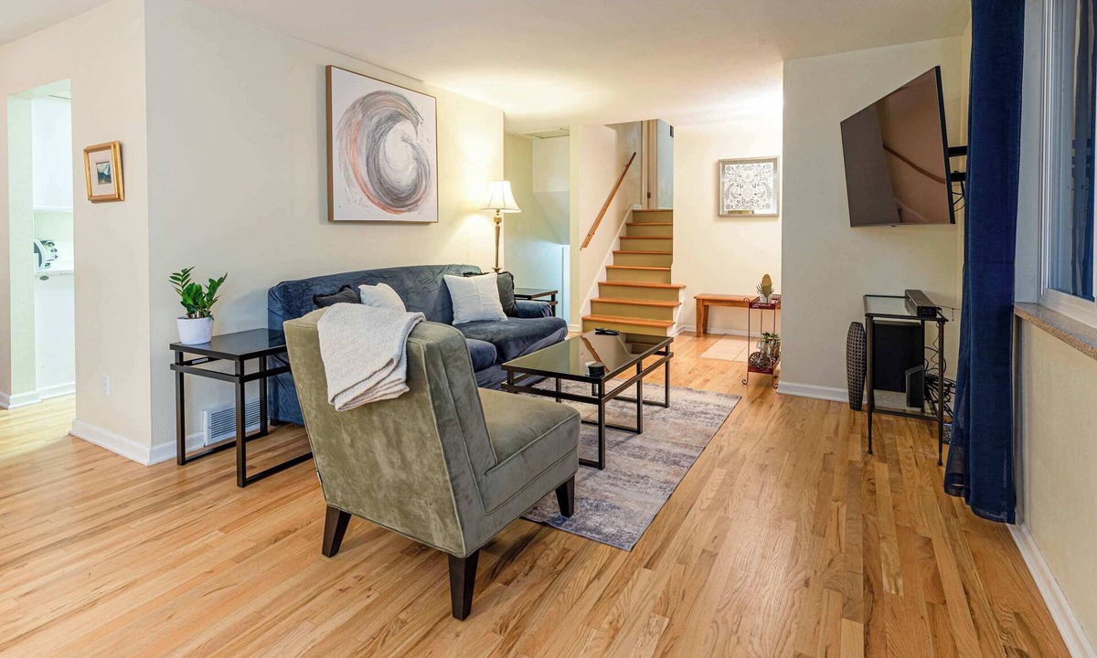 Gunbarrel House | Spacious 3BR | Deck | Mountain Views + Trails