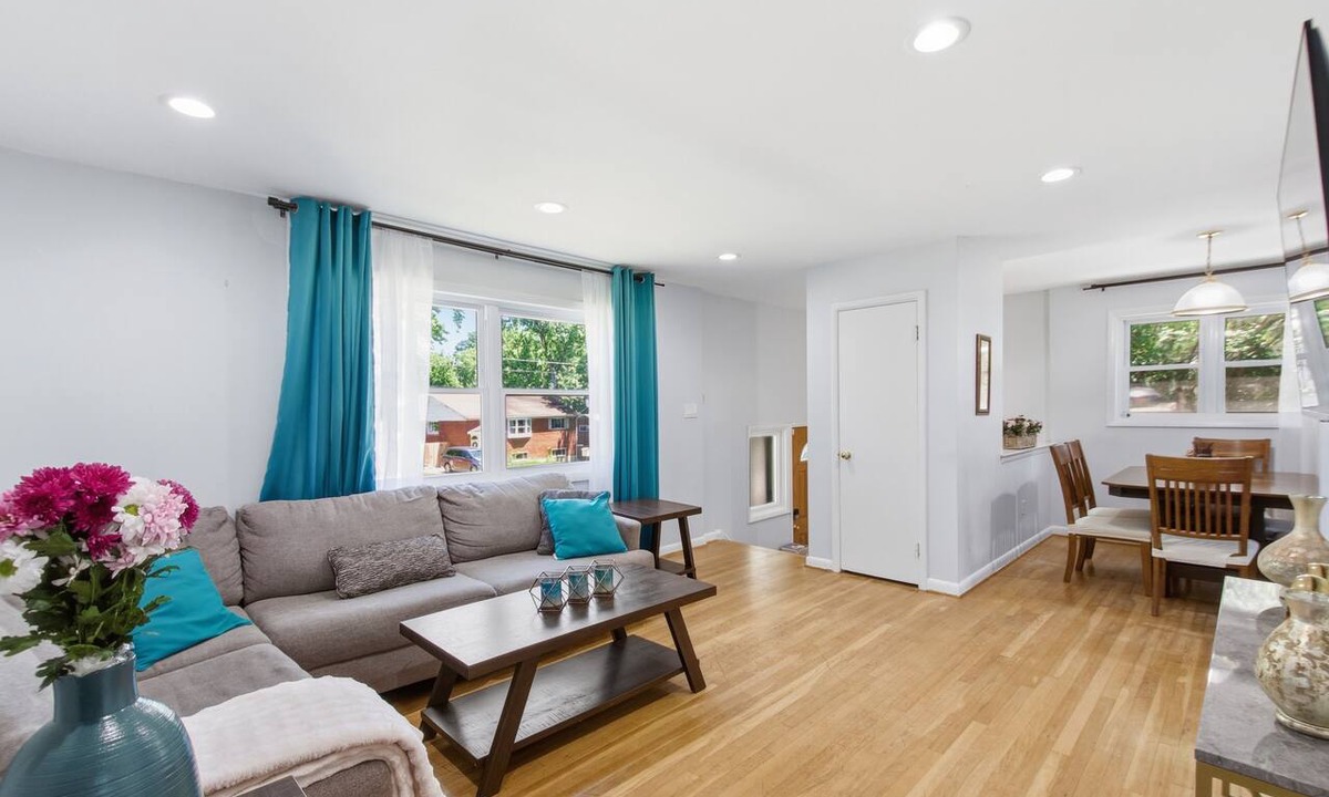 Wheaton-Glenmont House | Spacious 5-bedroom house in Silver Spring with AC Near DC & Metro