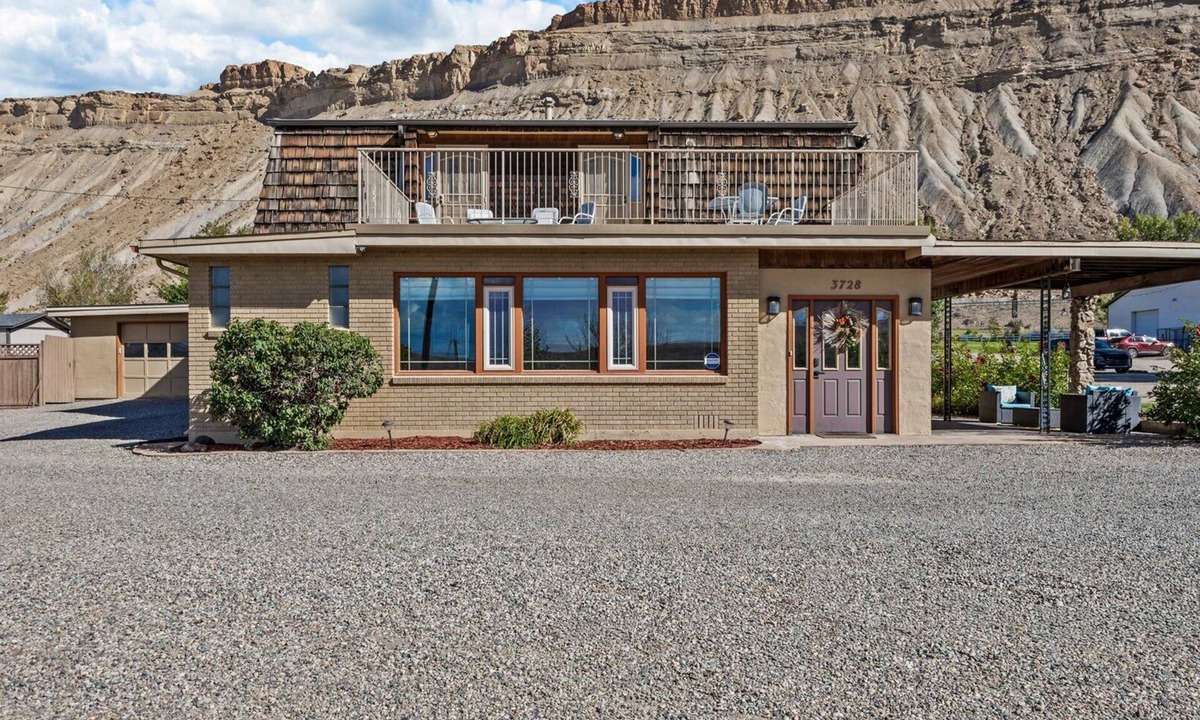 Palisade House | Spacious 5-bedroom house with WiFi, AC in charming Palisade