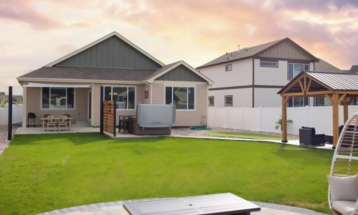 Windsor House | Spacious 5-bedroom house in charming Windsor with WiFi, hot tub and game room.