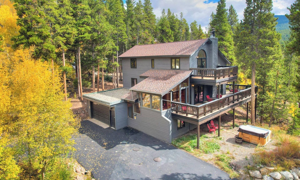 Blue River Cabin | Spacious 5BR Breckenridge Cabin, Game Room, Hot Tub, Minutes to Breck Ski Resort
