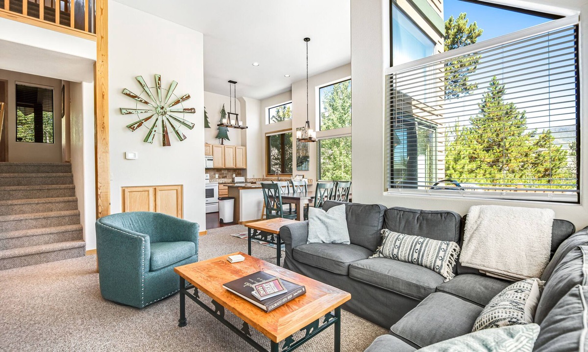 Three Peaks House | Spacious and Inviting Mountain-View Retreat with On-Site Golf and Skiing