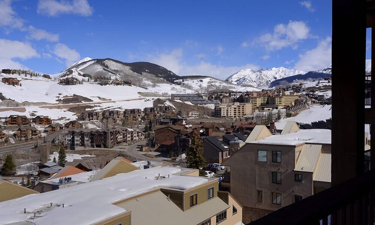 Crested Butte Condo | Spacious Condo; Amazing Views! Ski-in/Out, Dog Friendly. Fireplace, Balcony
