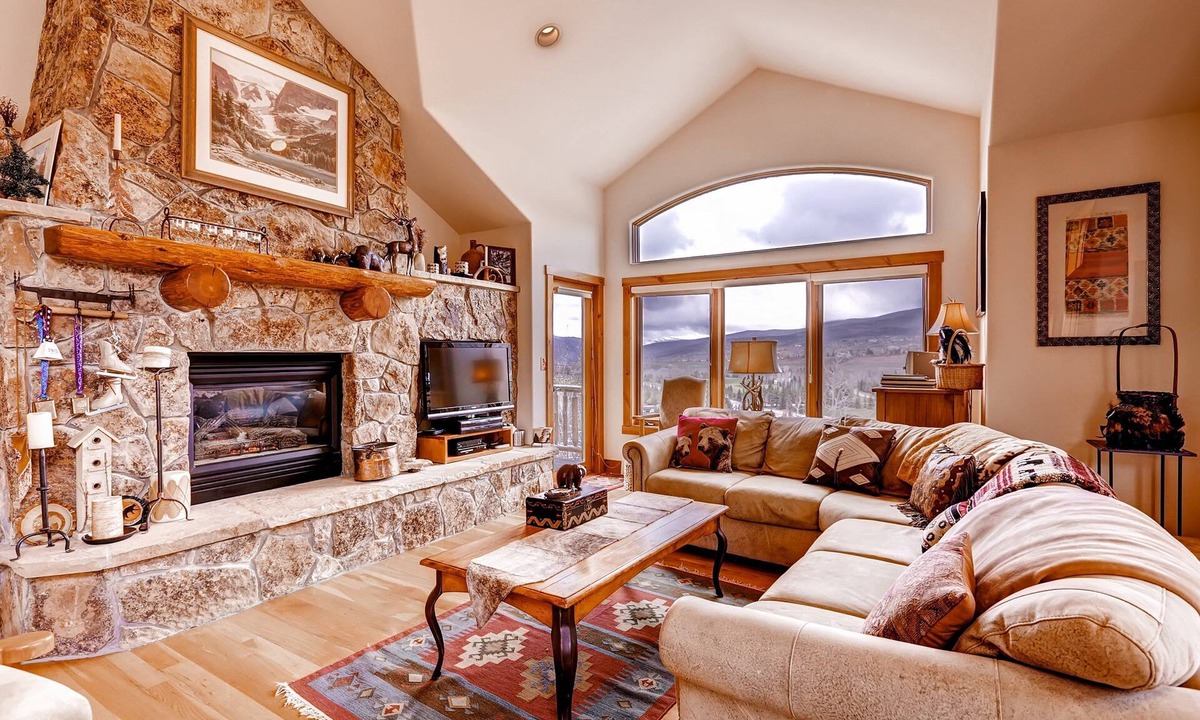 Edwards Condo | Spacious Condo + Balcony | Access Pool & Hot Tubs!