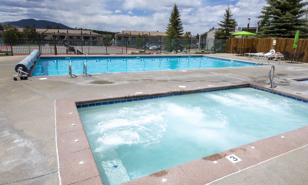 Fraser Condo | Spacious condo sleeps 9, views, clubhouse amenities