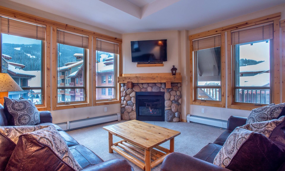 Copper Mountain Village Condo | Spacious condo in the heart of the center village, free wifi & parking