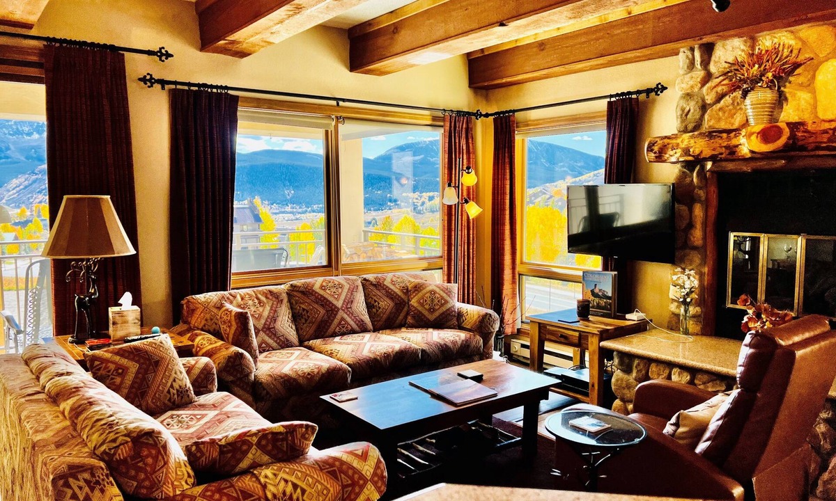 Cozy Wood Fireplace | Crested Butte