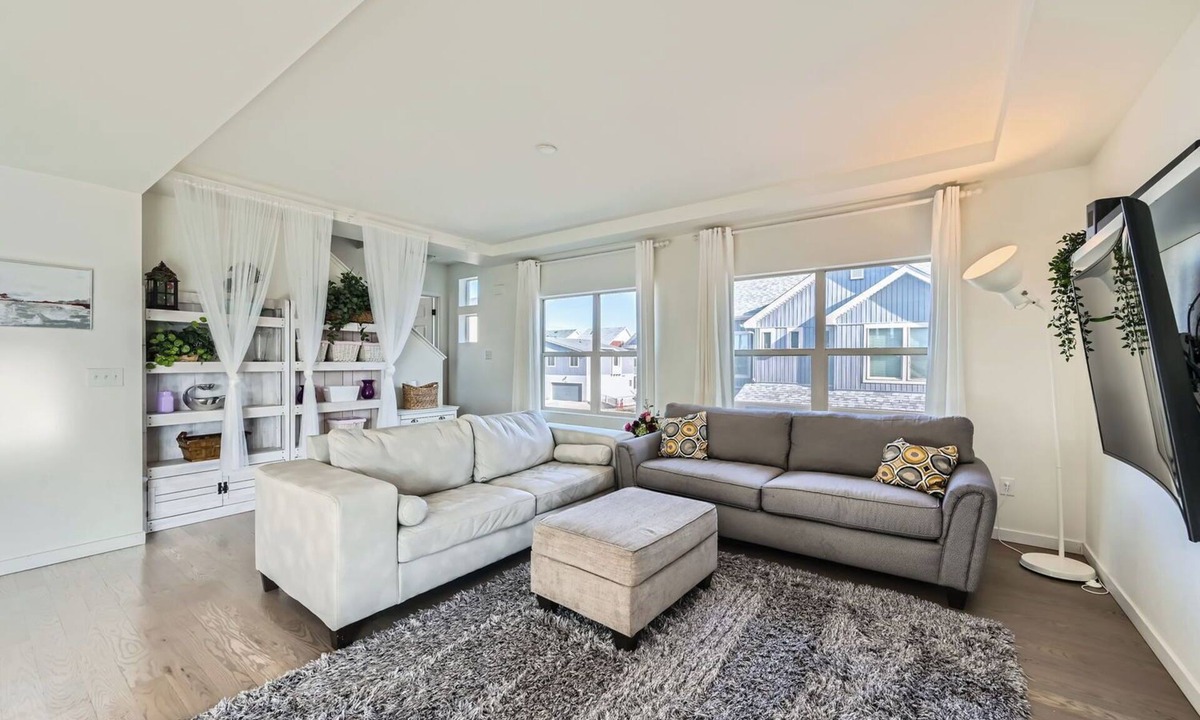 Gateway House | Spacious Home Near Airport/View/Comfy Beds