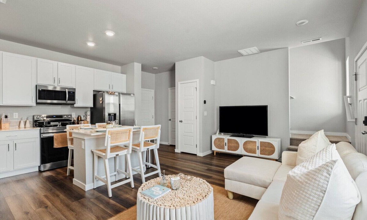Johnstown House | Spacious Johnstown Townie w Garage