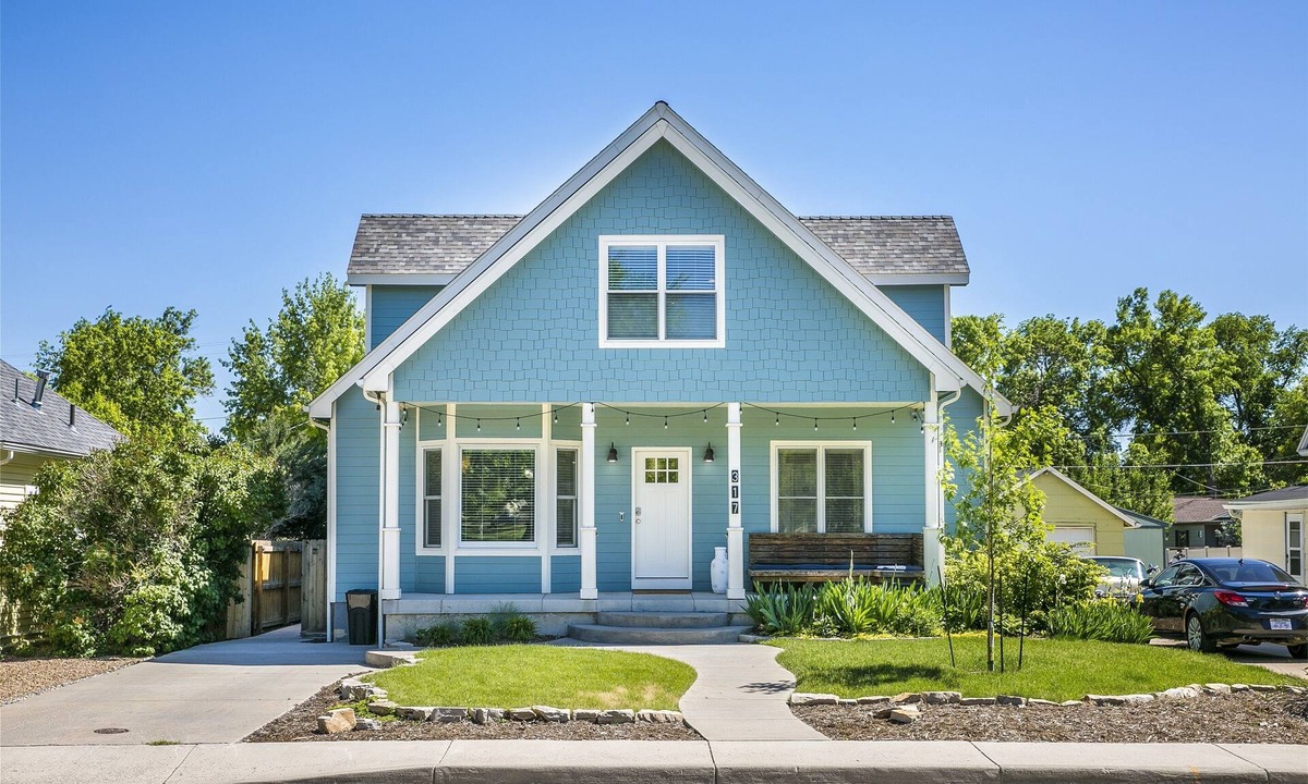Windsor House | Spacious Luxury ~ Downtown Windsor ~ Locust Estates