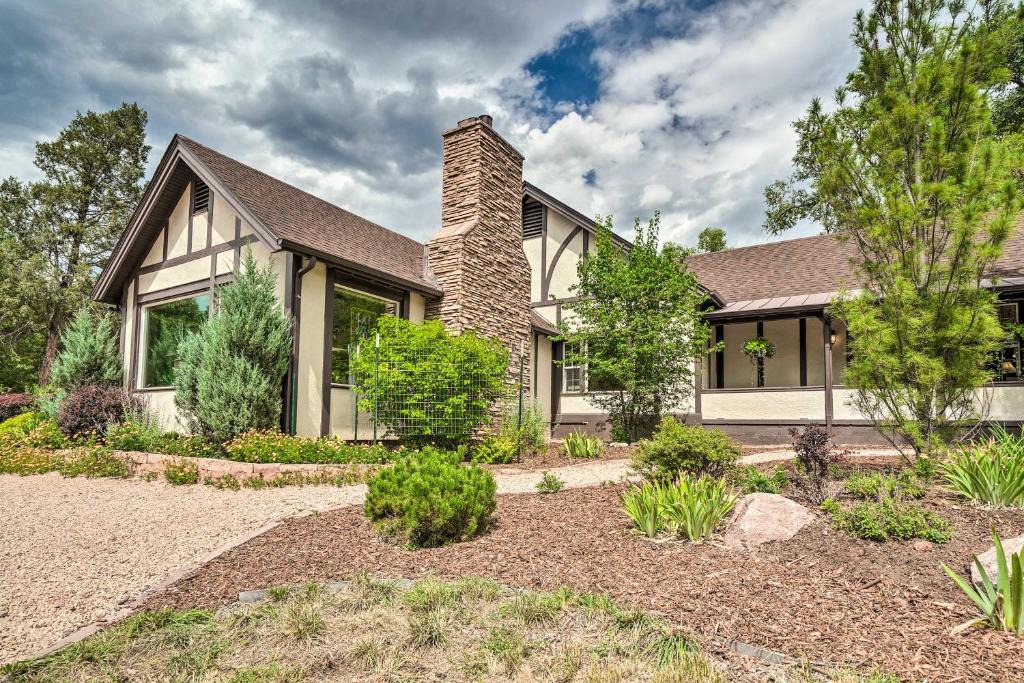 Manitou Springs House | Spacious Manitou Home with Views in Central Location