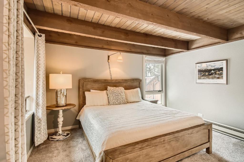Warrior's Mark House | Spacious Mill Run 3 Townhouse