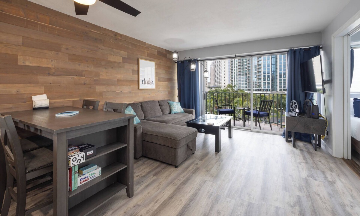 Waikiki Condo | Spacious Modern 2Bdrm Condo, Free Parking in Bldg., Full Kitchen, Sleeps 6.