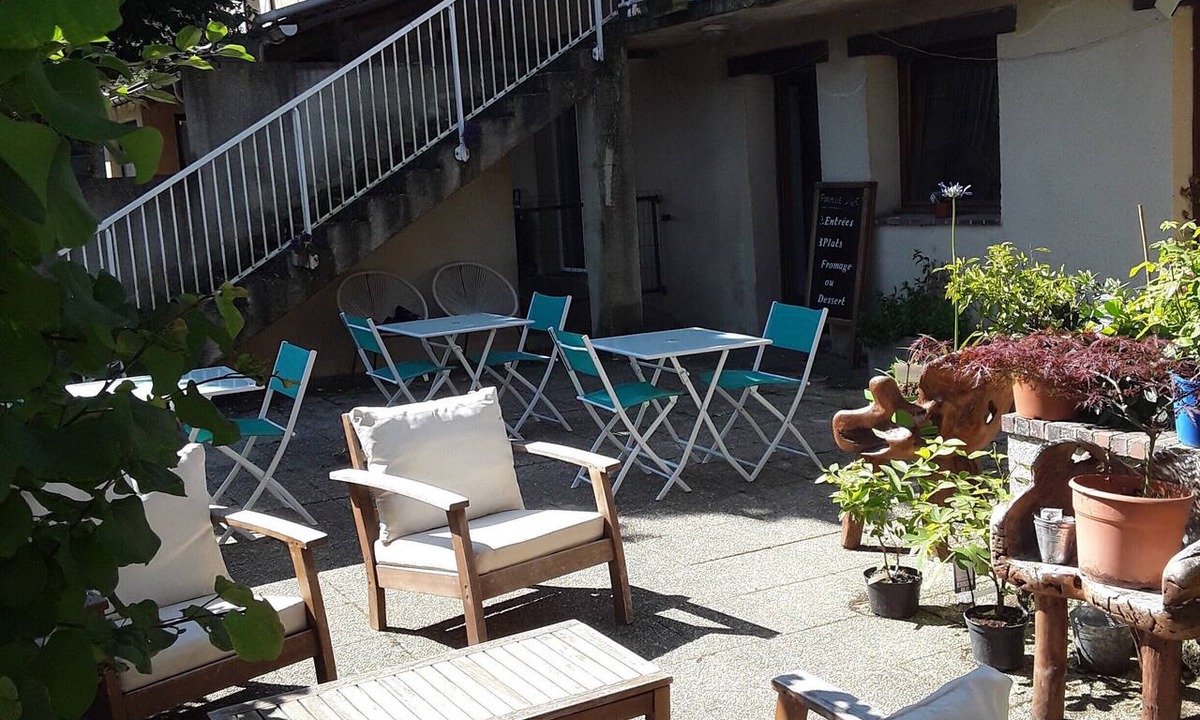 Bu House | Spacious Open-Plan Gîte with Direct Access to Flowered Terrace – Cool & Authentic