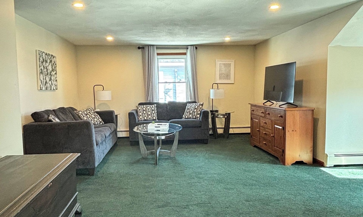 Bristol Apartment | Spacious Second Floor Apartment with Balcony, Sleeps 5