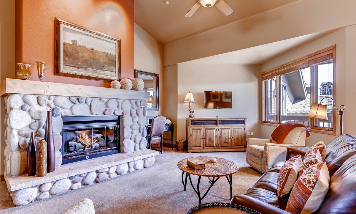 Steamboat Springs Condo | Spacious ski-In/out condo w/free WiFi, shared pool/hot tub/gym