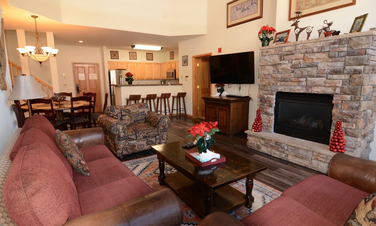 Mountain House Condo | Spacious Unit + Loft, Central Location, Great for Large Families and Groups