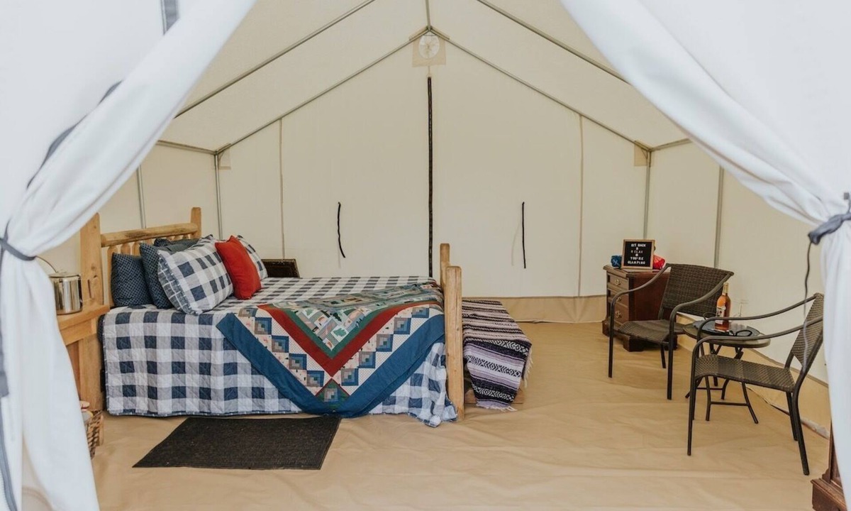 Monument Cottage | “Stargazer” Scenic Glamping Trails + Creek Access