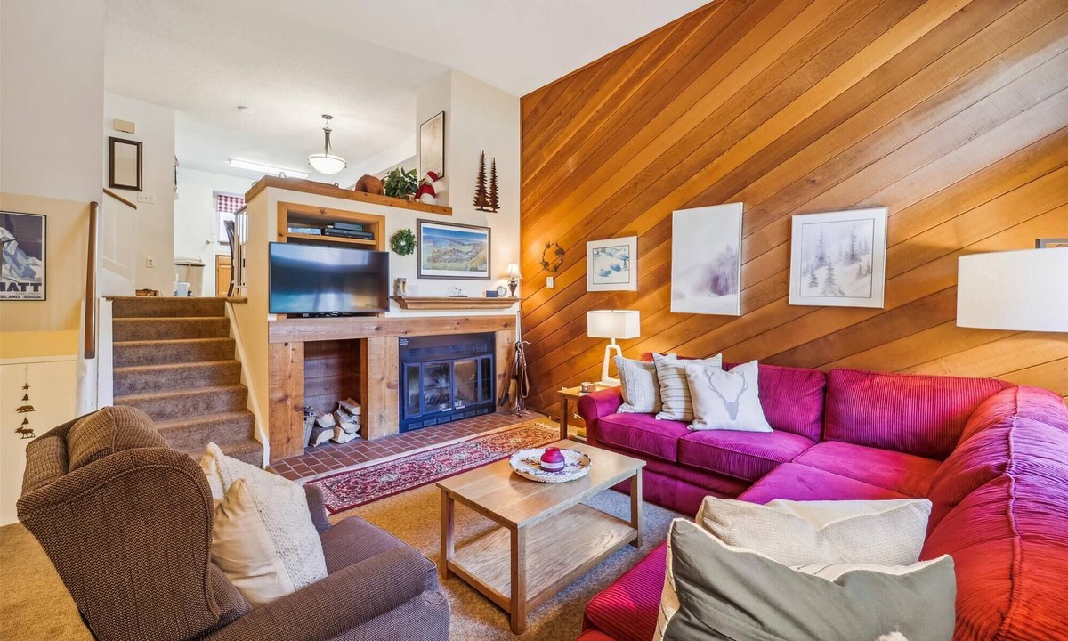 Four O'Clock House | Stay at Winterpoint 20 and walk to the Snowflake Lift and Main Street!