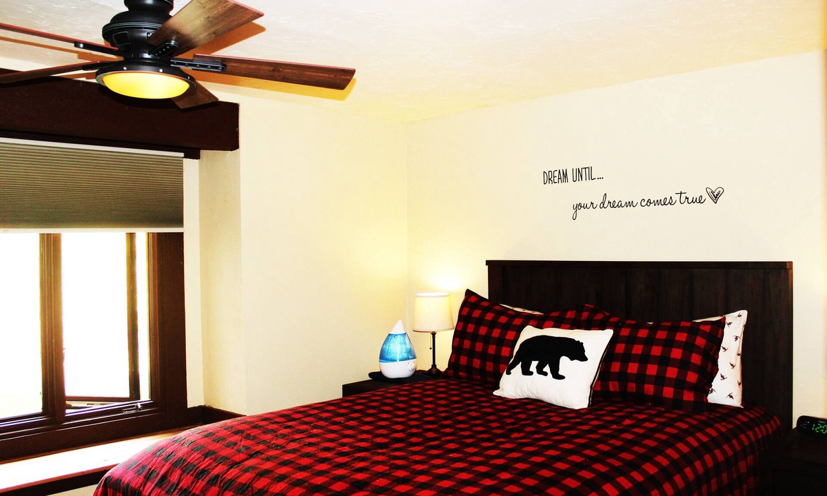 Steamboat Springs Condo | Steamboat Springs Ski Condo Cozy Fireplace Hot Tub 30 NIGHT MIN