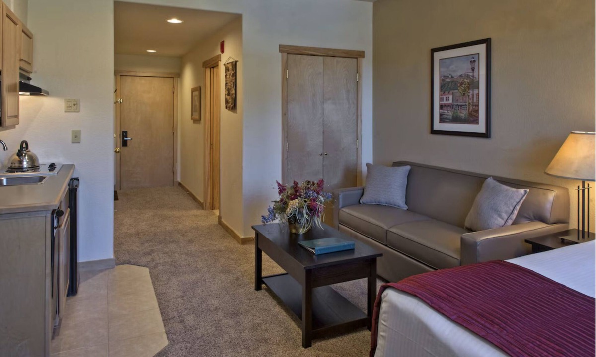 Four O'Clock Apartment | Studio Condo at Grand Timber Lodge. Walking distance to town and slopes