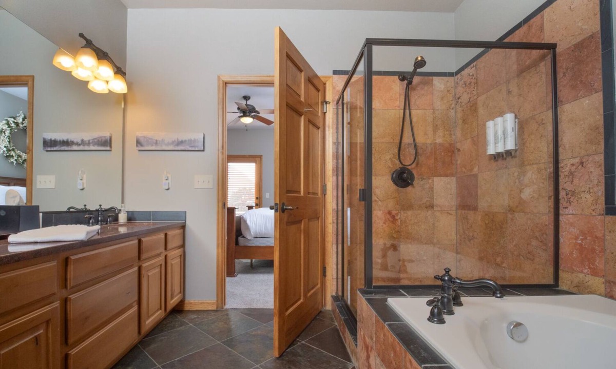Stanley Hills Condo | Stunning 4-bedroom condo with breathtaking mountain views, master suite