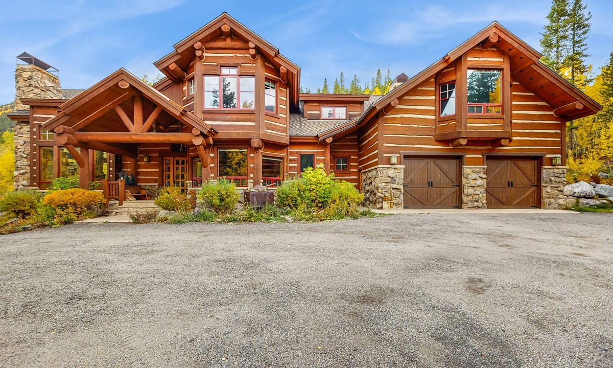 Leadville House | Stunning Cabin with wifi, mountain views, private hot tub & secluded location