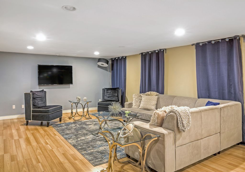 City Park West House | Stunning City Park Mansion Sleeps 16!