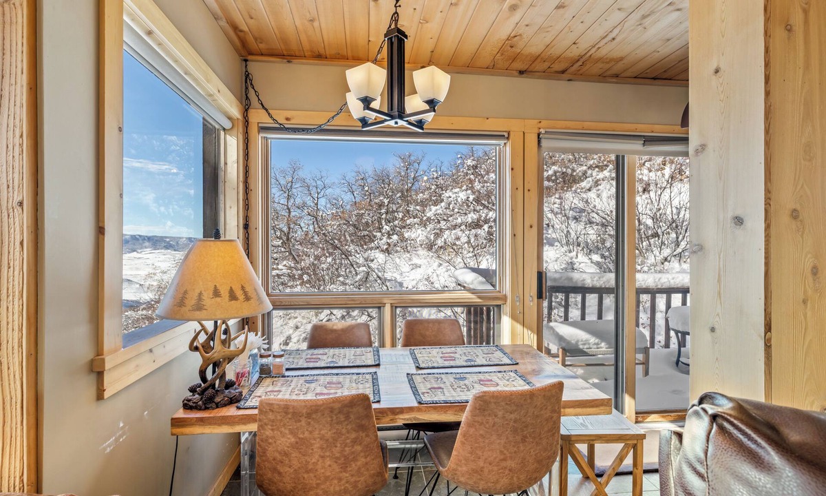 Steamboat Springs Condo | STUNNING CONDO FOR CHRISTMAS /NEW YEARS nHOLIDAY DISCOUNT FOR 7 NTS OR MORE
