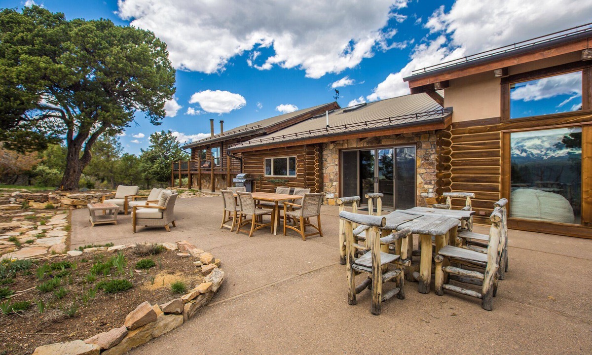 Loghill Village House | Stunning Mountain Home with Spectacular Views - Access to Trails STR2024-063