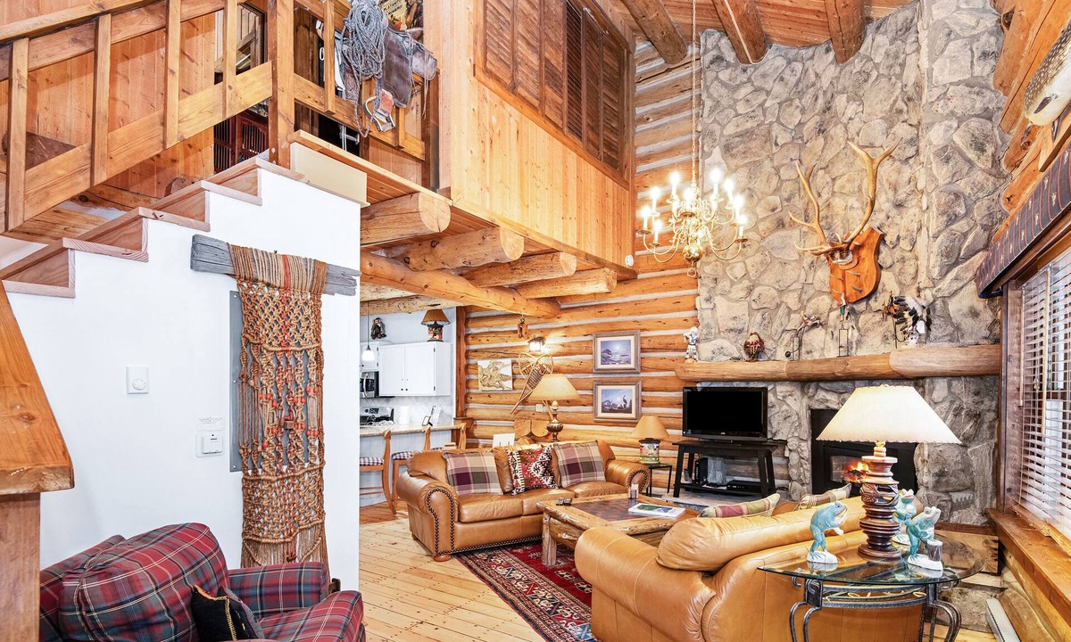 Timbercreek Lodges House | Stunning Vail Log Cabin on Creek, Free Shuttle Access, Minutes to Slopes, Shops