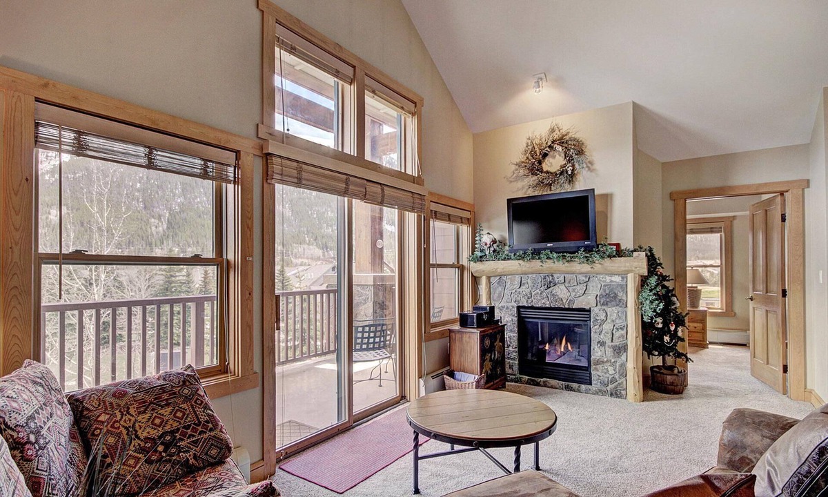 East Village at Copper Condo | Stunning Views, Next to Lift! 2 Outdoor Hot Tubs & Entertainment Area - CS210