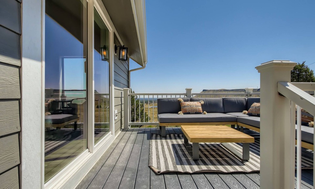Golden House | Stylish and inviting home in Golden- Indoor Fireplace, Wi-Fi, and stunning views