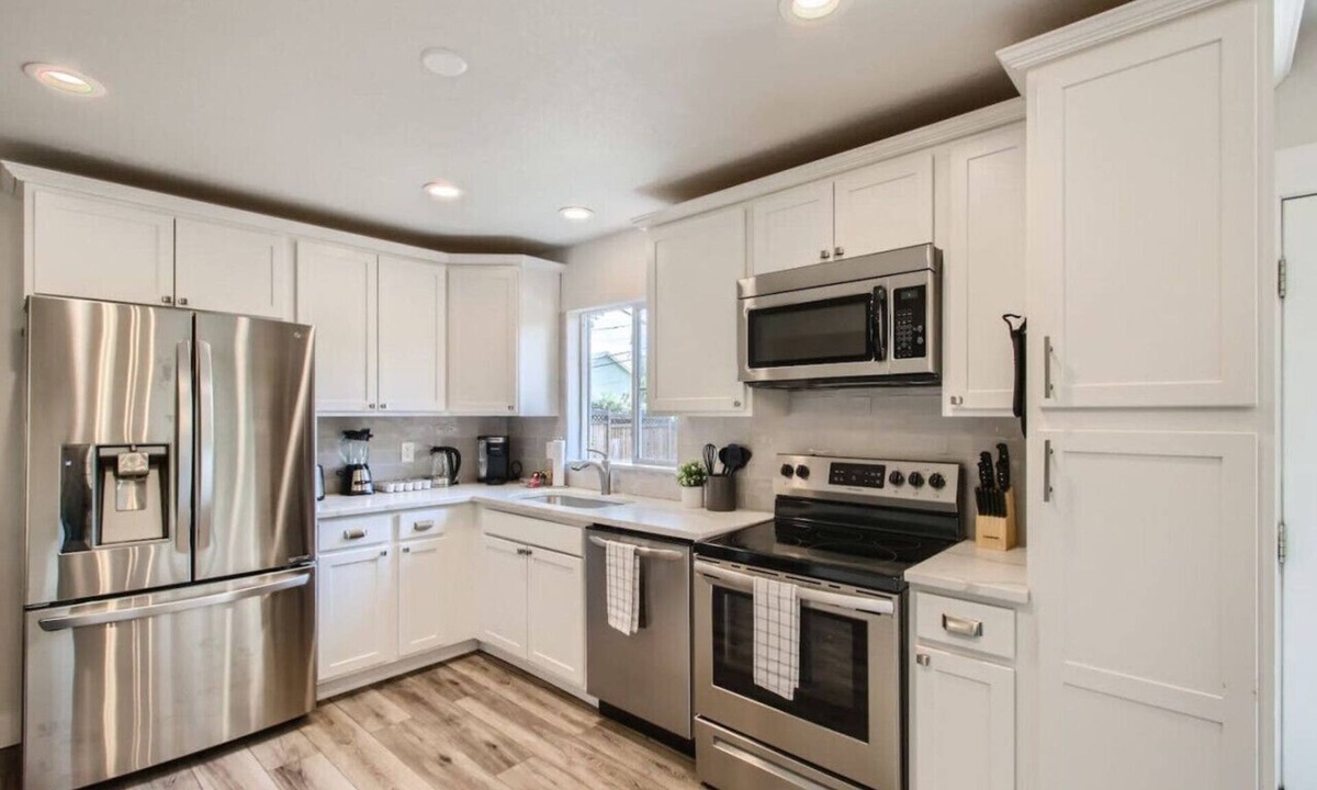 Alta Vista Area House | Stylish Five Bedroom w/outdoor Badminton Court