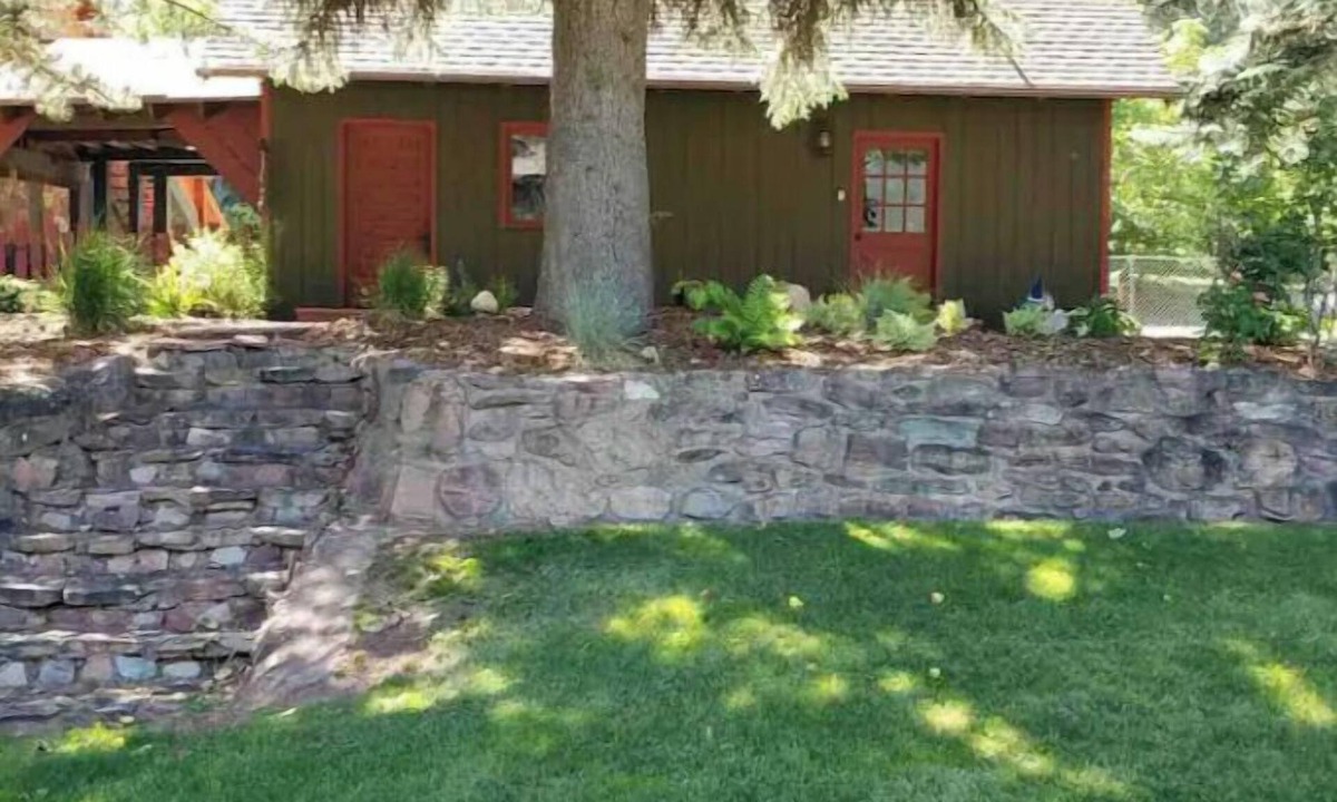 Trimble House | Summertime Special! Cute & Cozy Guest Apartment