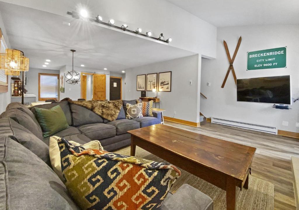Four O'Clock Apartment | Sundowner II 225 condo