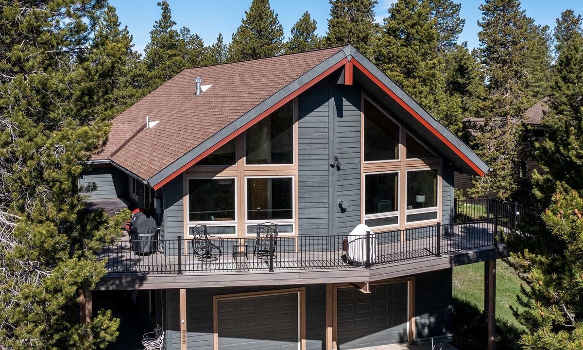 Sunset Ridge House | Sunrise, gorgeous large home with Hot Tub and Pool Table near Devils Thumb Ranch, 4/3 - Sleeps 10