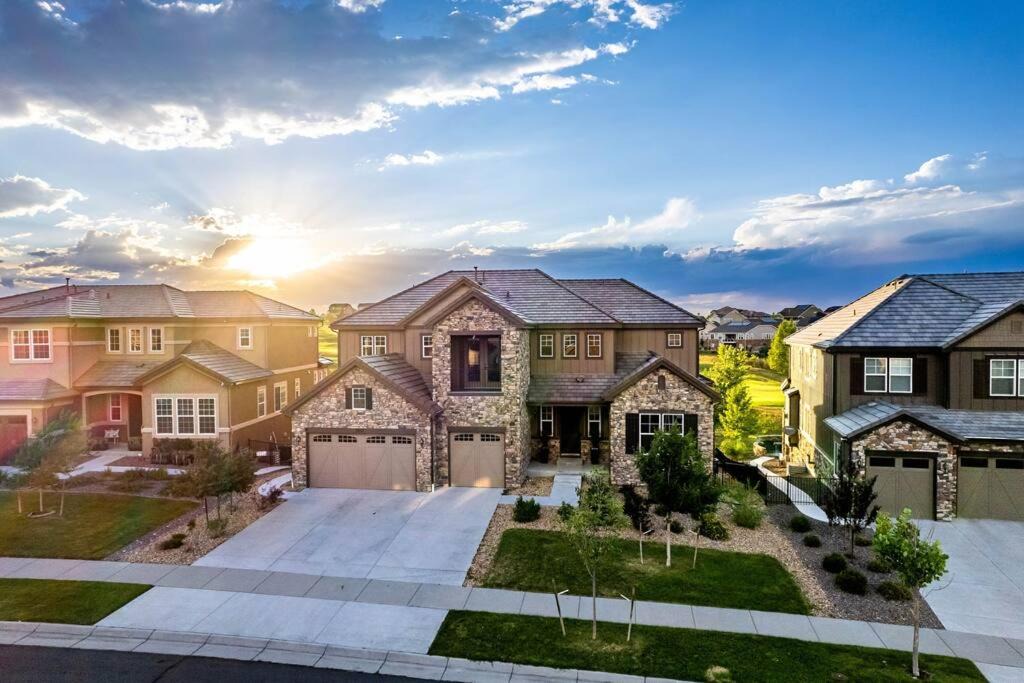 Aurora House | Sunset Casa Exquisite Modern Home + Golf Lake Views