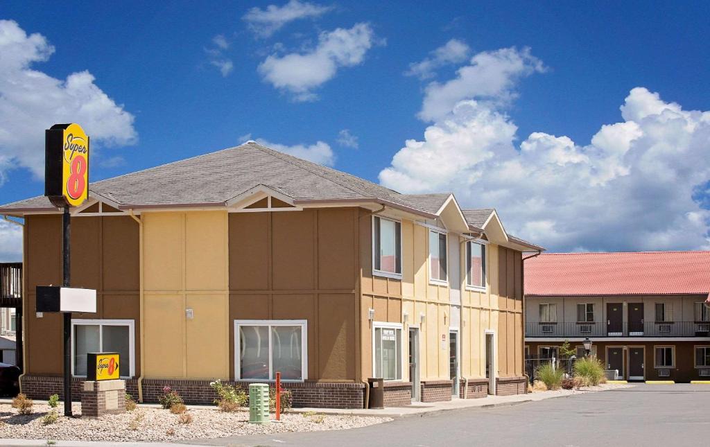 Denver Hotel | Super 8 by Wyndham Denver Central