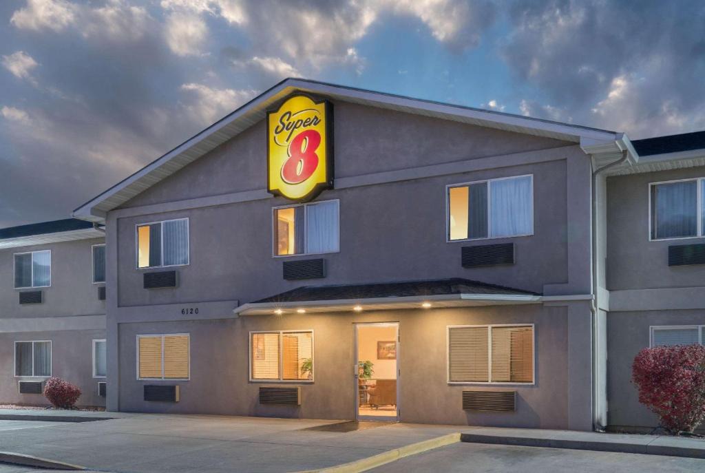 Fountain Hotel | Super 8 by Wyndham Fountain